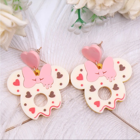 ☃️2/$25☃️ Disney Donut Earrings